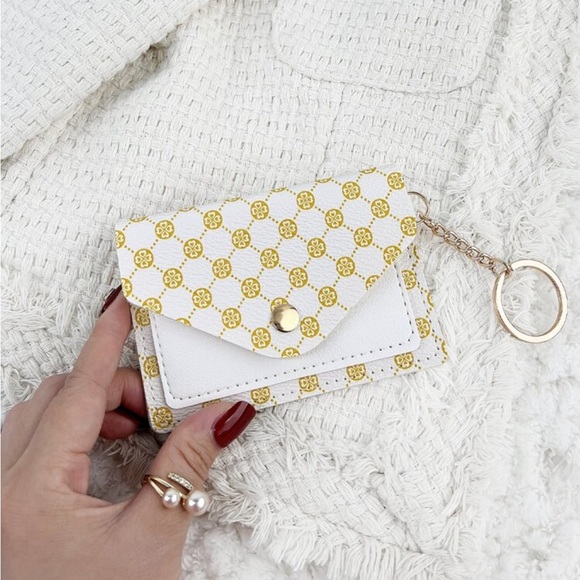 ⚠️Clearance🤍Nee Cardholder White Wallet - Picture 1 of 4